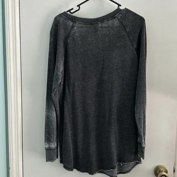Torrid Gray Skull Shirt with Red Roses - Picture 2 of 4